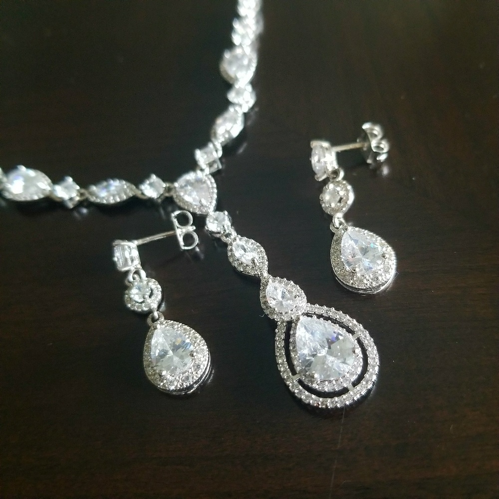 Crystal teardrop necklace & earring set